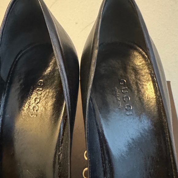 Gucci Black Heels with Iconic Gucci Gold Emblem - Picture 4 of 15